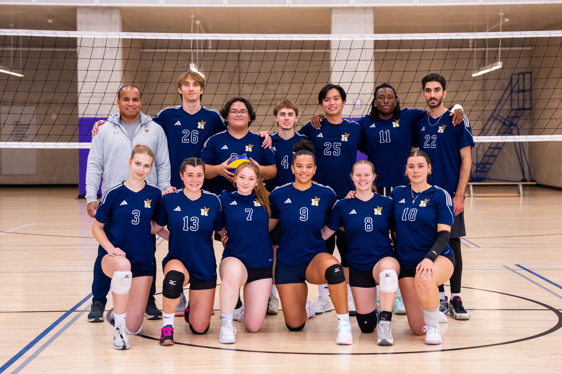 Volleyball Claims Bronze at Laurier Brantford Tournament to Open the Season