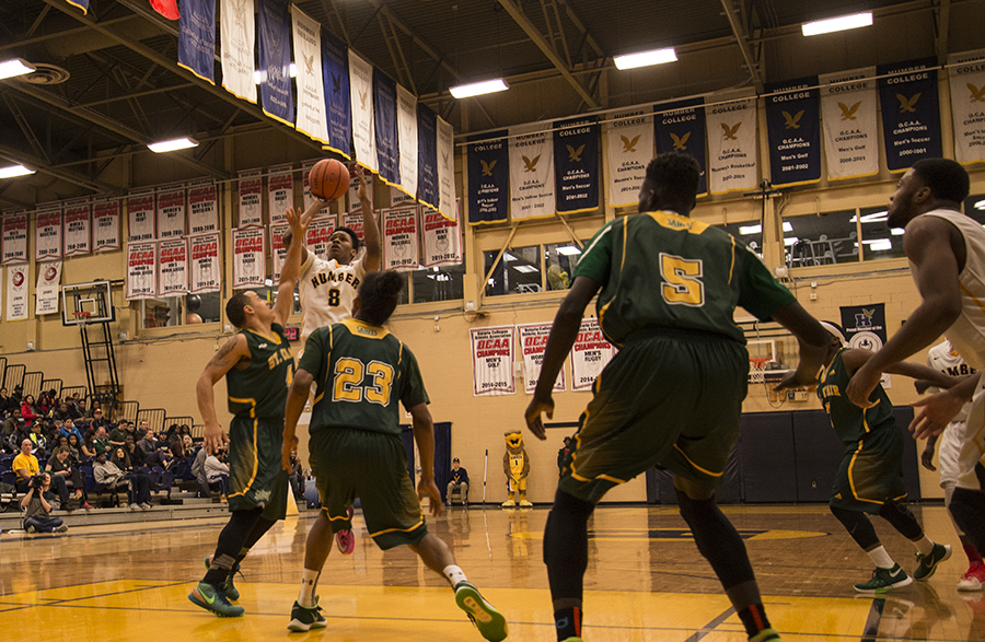 No. 5 HAWKS MAKE IT EIGHT STRAIGHT AFTER DOMINANT WIN OVER ST. CLAIR