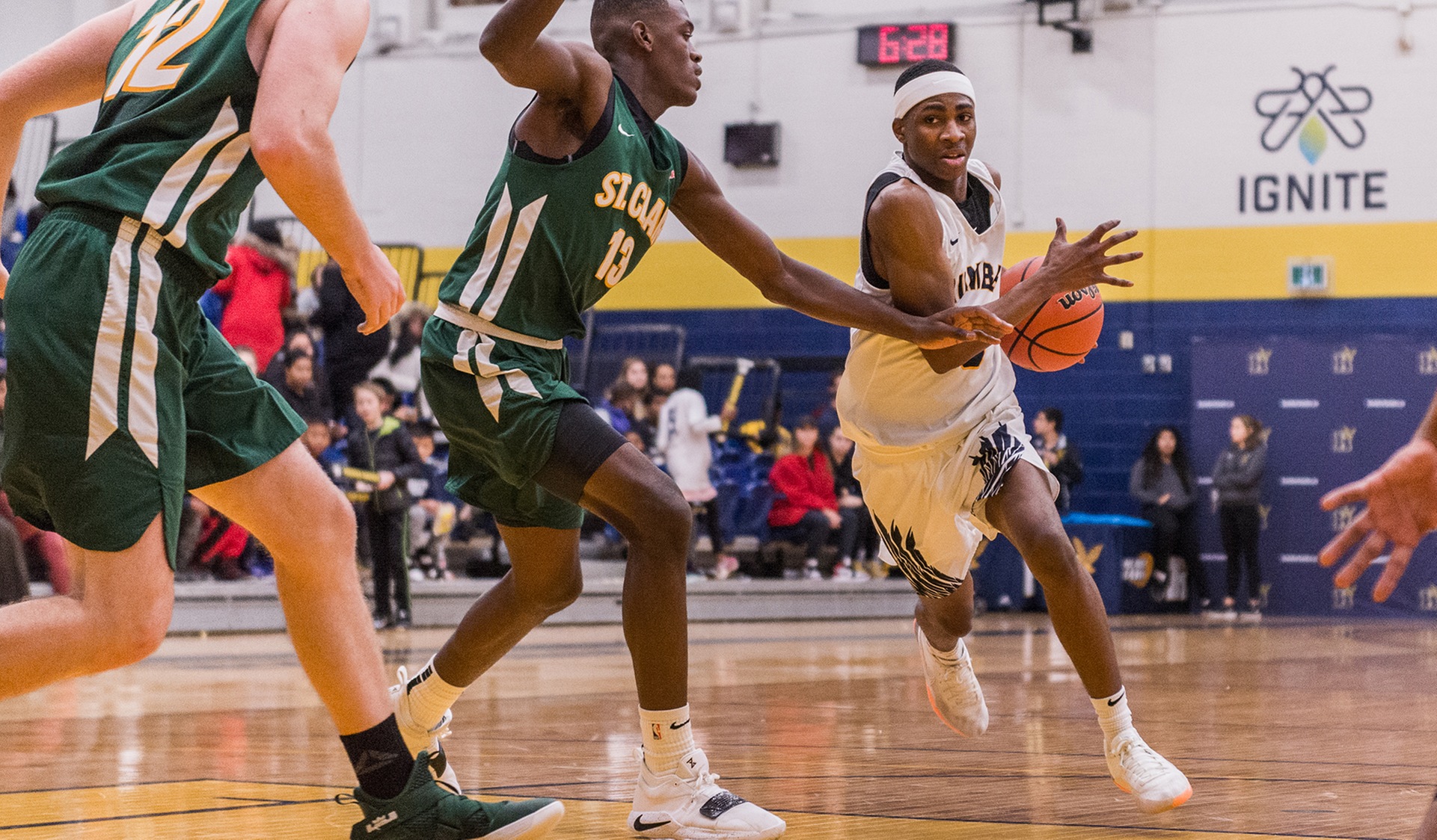 No. 3 MEN'S BASKETBALL STIFLES ST. CLAIR, 96-86