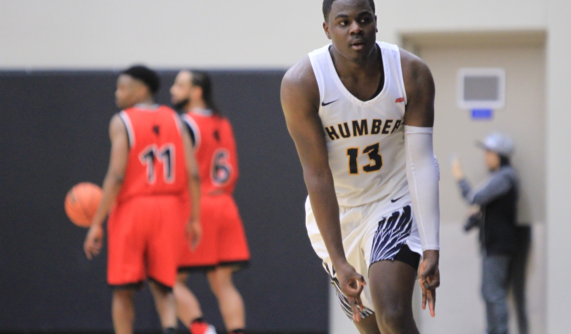 MEN'S BASKETBALL RETURNS TO FORM WITH WIN OVER SAIT, 90-82