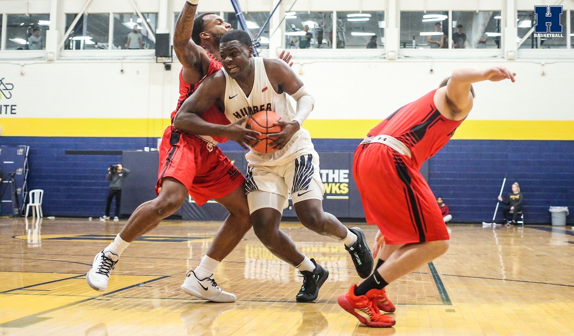 Men's Basketball Falls Late to Fanshawe, Dropping to 0-4