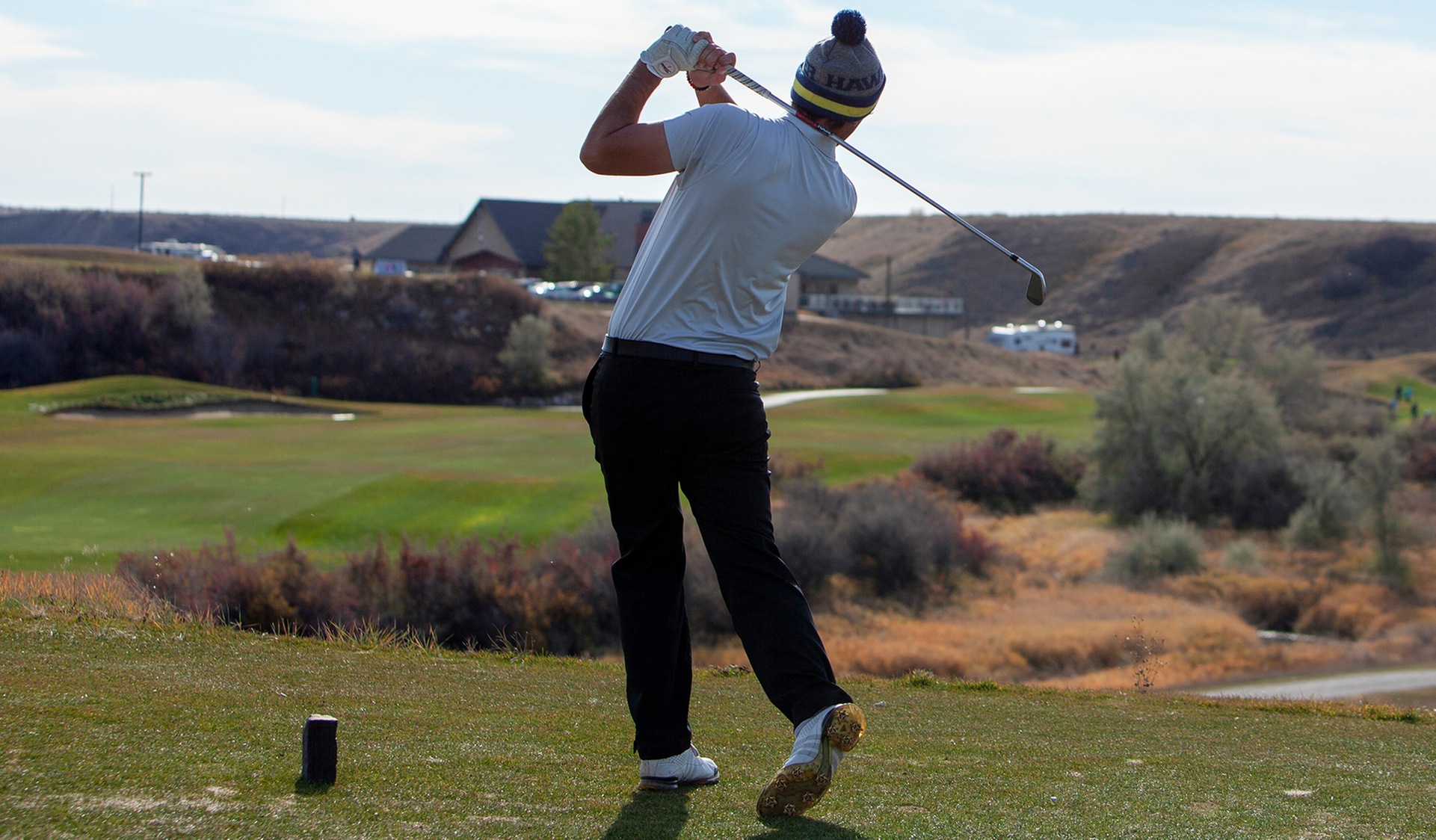 HAWKS DROP 11 STROKES BACK AS FINAL DAY LOOMS &ndash; WATT IN GOLD CONTENTION