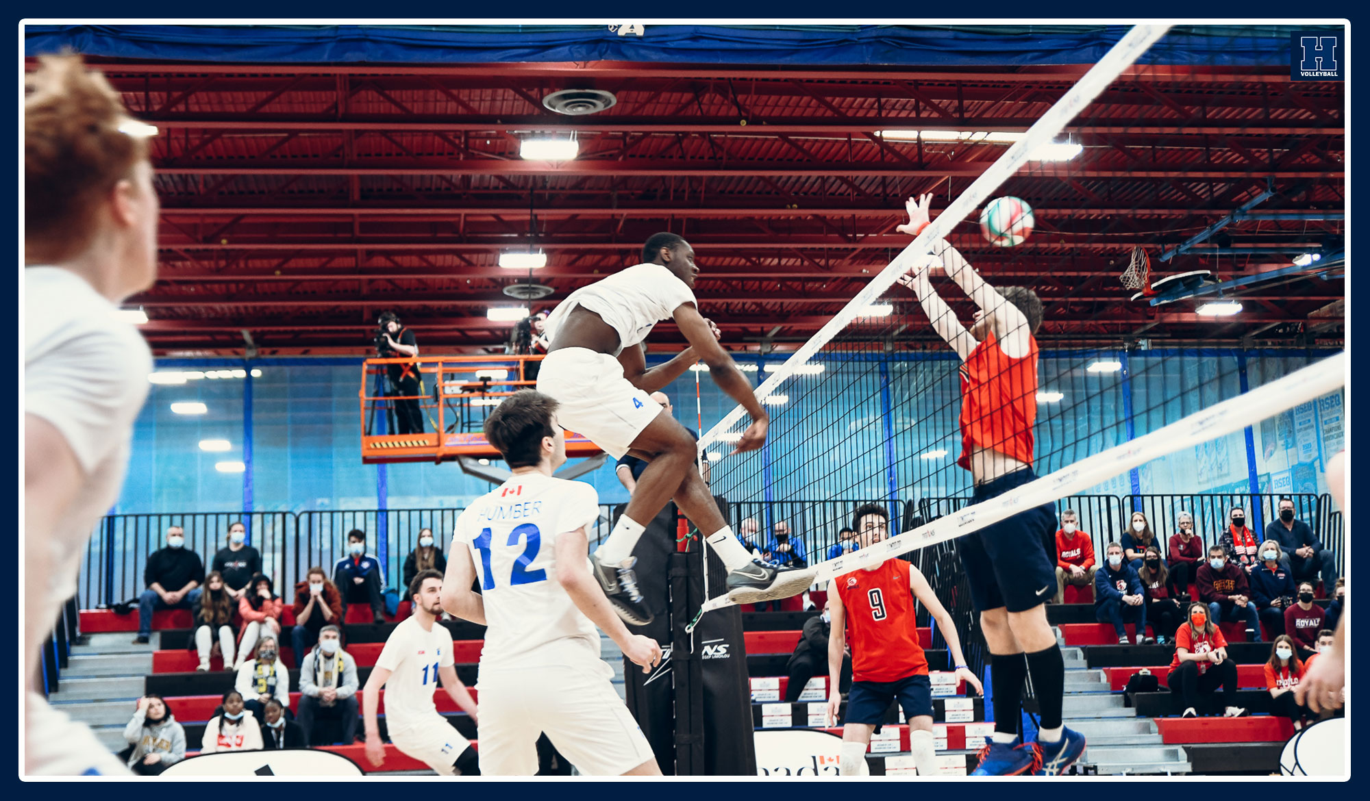 Top-ranked Men's Volleyball falls to Redeemer in bronze semifinal round