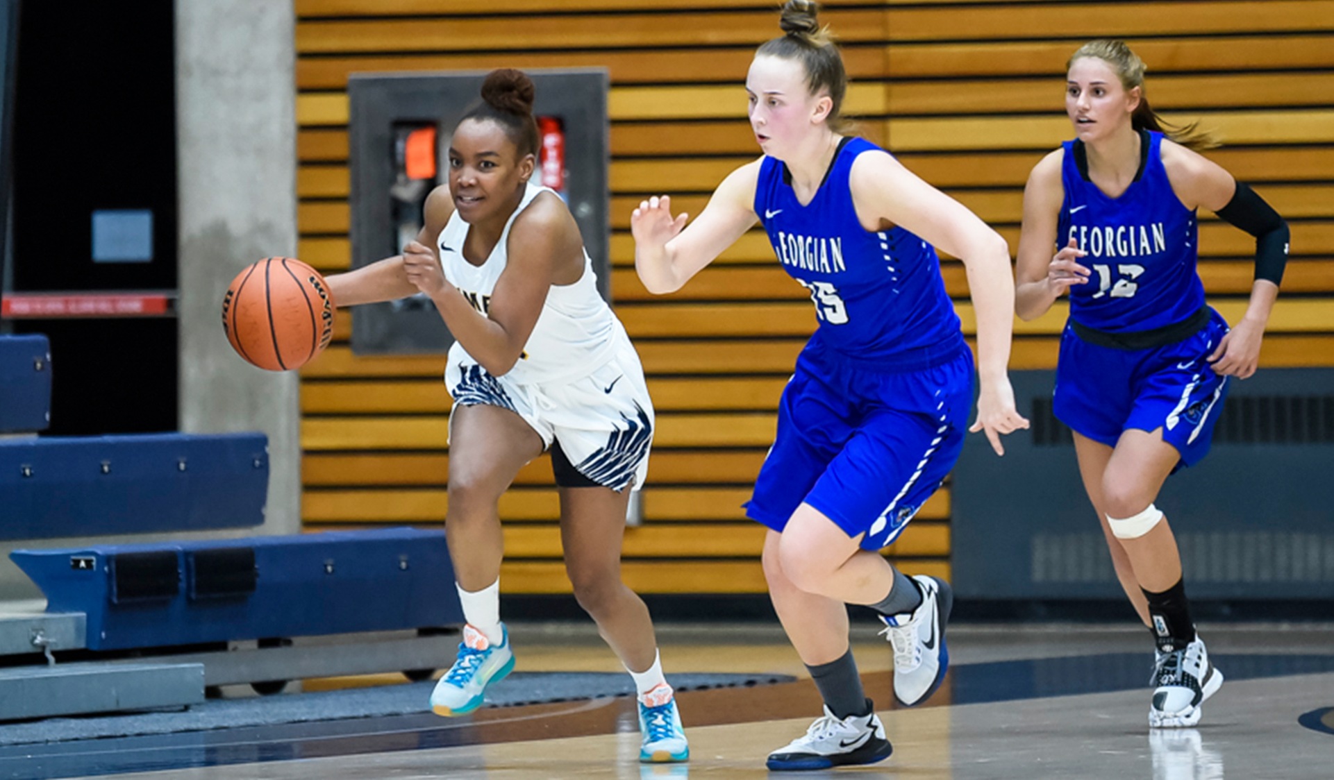 No. 10 WOMEN'S BASKETBALL BEATS GEORGIAN, ADVANCES TO FINAL EIGHT