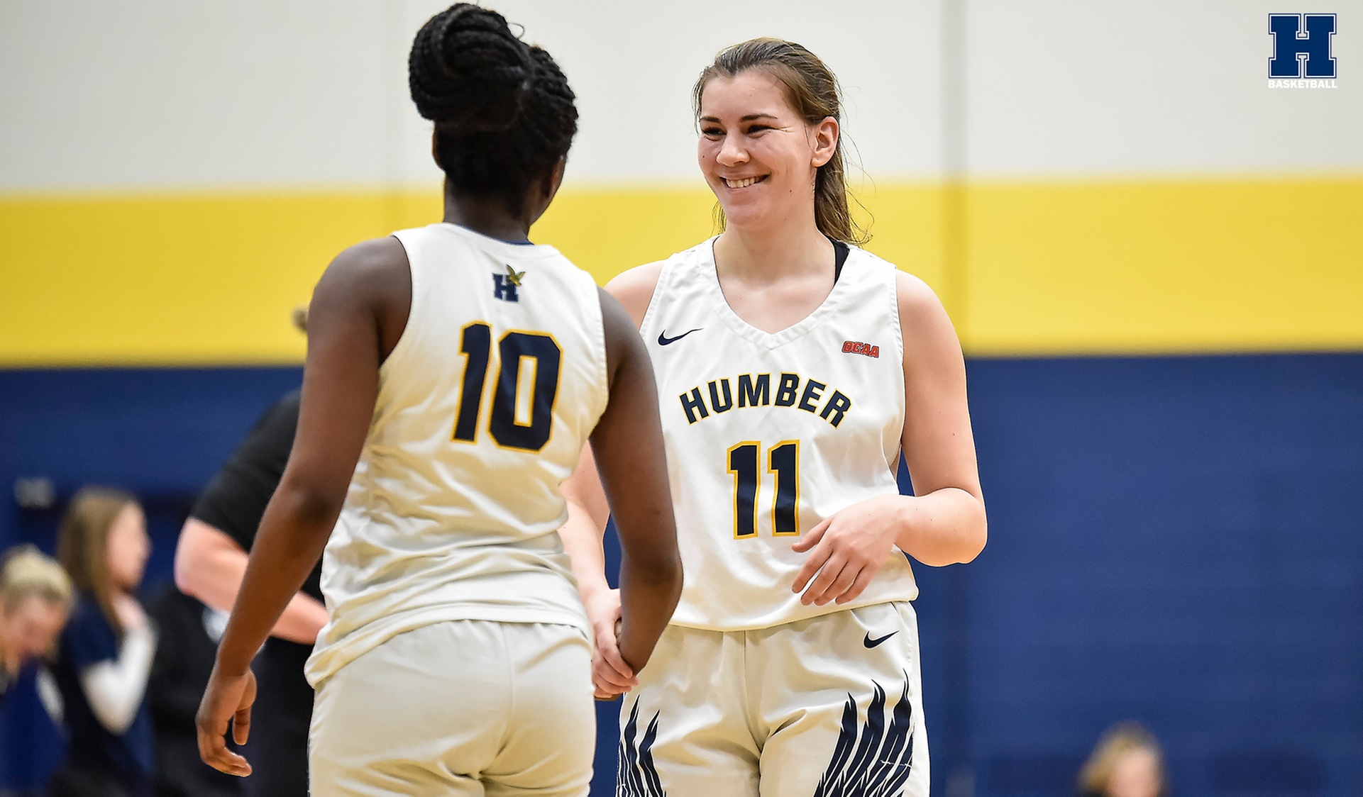 Strong Second Half Lifts No. 8 Women's Basketball Over Niagara, 95-55
