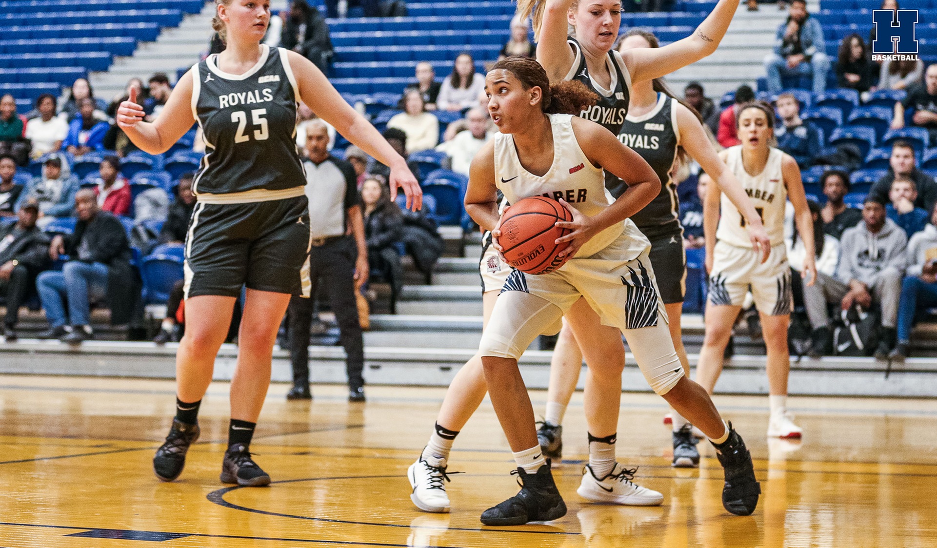 No. 9 Women&rsquo;s Basketball Concludes Homestand With Win Over Royals, 96-53