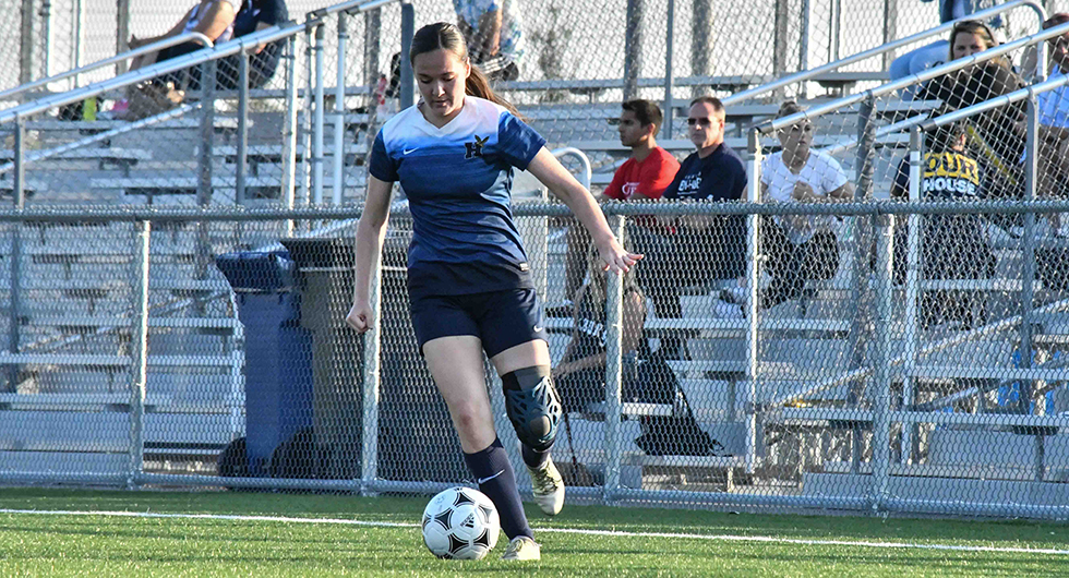 No. 7 HAWKS STAY ON TOP, BEAT HUSKIES 5-0
