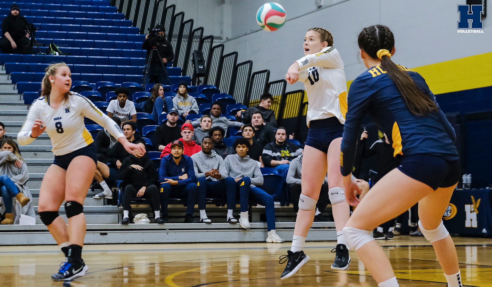 No. 15 Women's Volleyball Sweeps Redeemer, 3-0